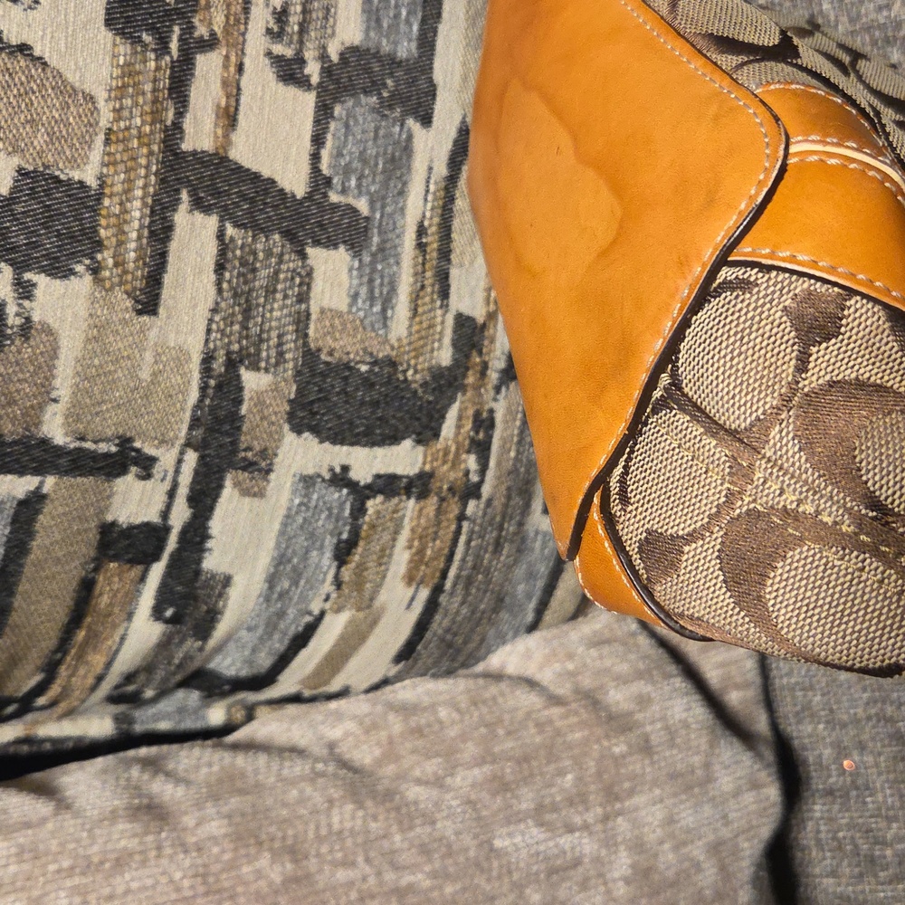 Coach Tan and Brown Signature Shoulder Bag - Picture 4 of 7
